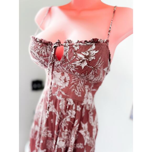 Sunset blooms Skylar + Madison flirty bandeau cleavage twirl cami mini dress - Picture 2 of 5